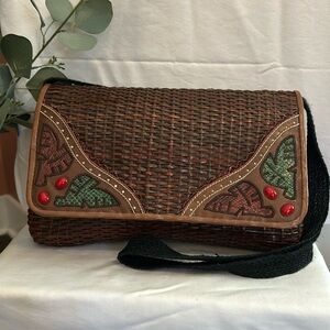Vintage Rodo 1970’s woven wicker embossed python beads crossbody magnetic purse